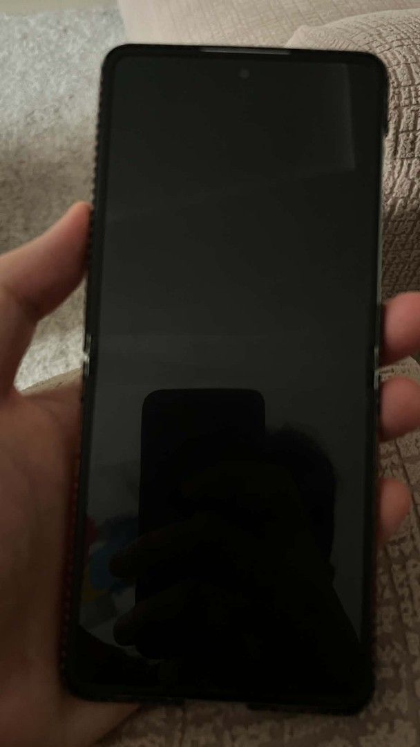 Galaxy Z Flip 7 - Mint - 512gb (Category: Samsung) located in Caloocan City. Submitted by stvgrc (Listing ID 1457541344, Image 2). Description: Issue 1 scratch on the inside screen includes box pitaka case worth 3k original cable.
