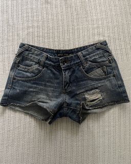 (Category: ) located in . Submitted by miwasaa (Listing ID 1457619402, Image 1). Description: .