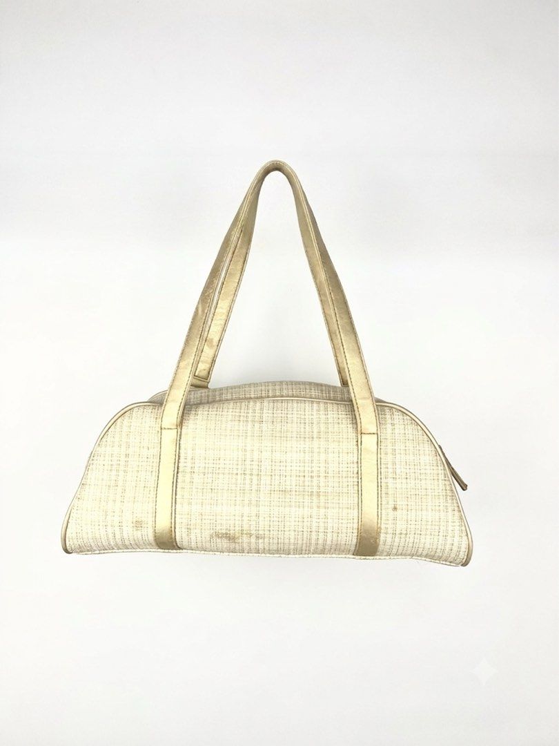 Glam Metallic Trim Bowler Bag (Category: Shoulder Bags) located in Angeles City. Submitted by fruits.ph (Listing ID 1457536544, Image 2). Description: Measurements: W: 13” H: 5.5” D: 4.5” Handle Drop: 9” *Flat lay measurements* Brand: N/A Type: Shoulder Bag Material: Canvas Color: Cream/Metallic Gold Capacity: Fits phone, wallet, sunglasses, small pouch & keys. Condition: 9/10 Flaws: Minor Exterior Stain(Back Part) and Interior Lining Yellow Stai