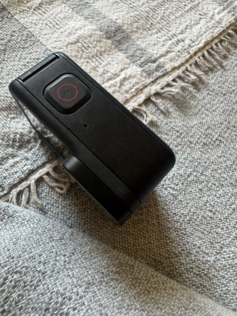 GoPro HERO10 Black Action Camera (Category: Cameras) located in Pasig City. Submitted by coolturtle.50f727 (Listing ID 1457525029, Image 3). Description: 🎥 FOR SALE GoPro 10 PHP 10,000 [FIRM] Specs · Video: 5.3K60 / 4K120 / 2.7K240 · Photo: 23MP · Stabilization: HyperSmooth 4.0 · Waterproof: 10m without case · Front + Rear screens for easy framing · GP2 processor for faster performance · Wi-Fi + Bluetooth for quick transfers Condition · Mint, ze