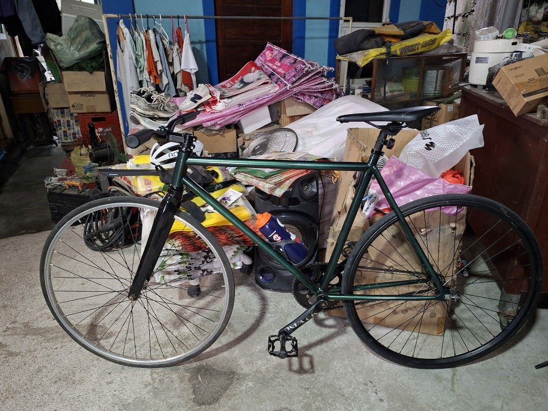 Green Fixed Gear Bicycle with Handlebar Bag Fender Strap (Category: Bicycles) located in Tarlac. Submitted by lawrencesa26076 (Listing ID 1457650215, Image 2). Description: - Green fixed gear bike - Black fork - Black rims - Comes with a black handlebar bag - Ready to ride - Ideal for city commuting or cruising - Feel free to ask questions FS FIXIE WITH FREEBIES SPECS: ALLOY STEM HONGAO ALLOY RISERBAR SPIN 4130 CHROMOLLY STEEL FRAME COMPASS TIRES