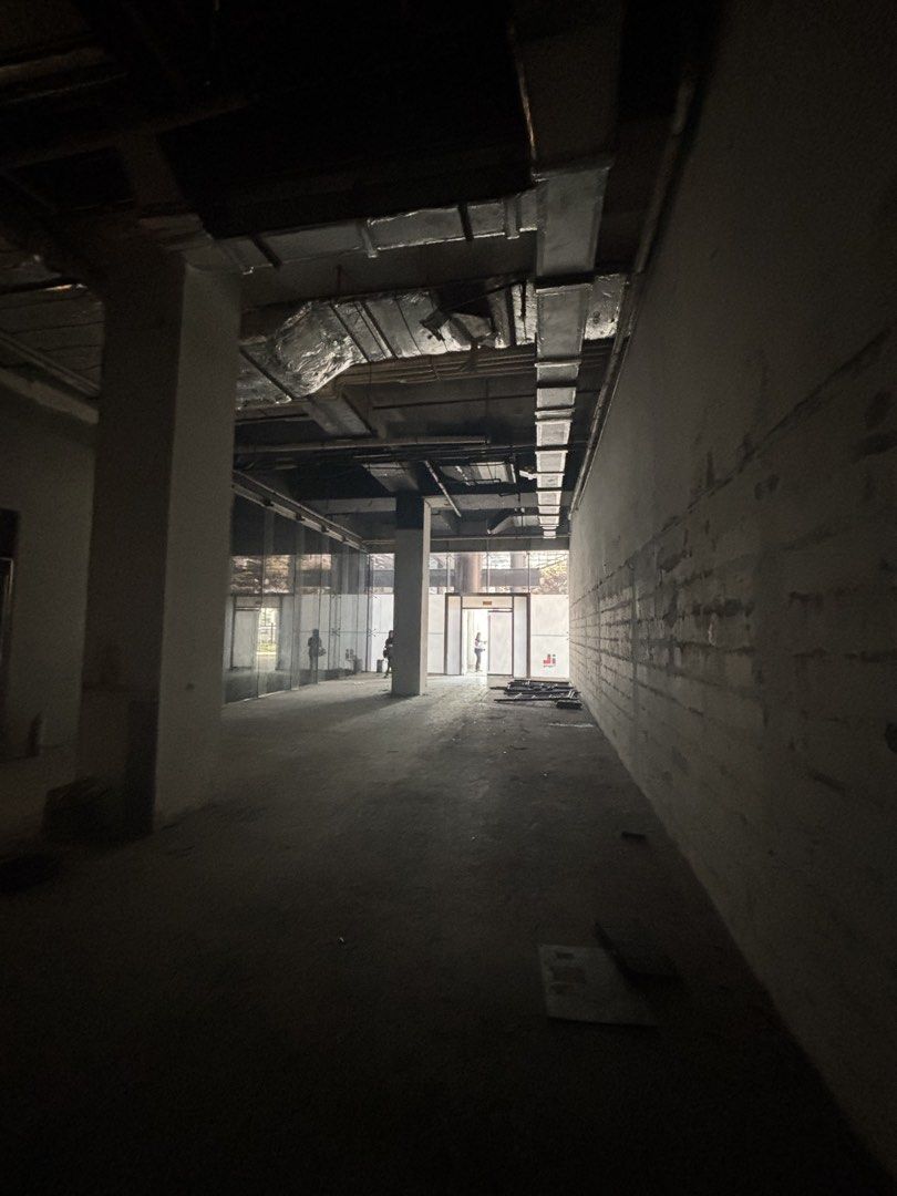 Ground Floor Commercial Space for Lease (Category: Commercial) located in Makati City. Submitted by denoy40 (Listing ID 1457656071, Image 2). Description: FOR LEASE – Ground Floor Commercial Space Bonifacio Global City, Taguig 📐 Floor Area: 206 sq.m. 🏗️ Unit Condition: Standard Bare Shell 💰 Rental Rate: ₱3,200/sq.m. + 12% VAT + ₱200/sq.m. CUSA Perfect for: Fine dining and casual restaurants (no heavy cooking allowed for building safety) Lease 