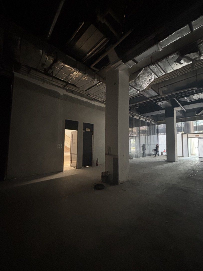 Ground Floor Commercial Space for Lease (Category: Commercial) located in Makati City. Submitted by denoy40 (Listing ID 1457656071, Image 1). Description: FOR LEASE – Ground Floor Commercial Space Bonifacio Global City, Taguig 📐 Floor Area: 206 sq.m. 🏗️ Unit Condition: Standard Bare Shell 💰 Rental Rate: ₱3,200/sq.m. + 12% VAT + ₱200/sq.m. CUSA Perfect for: Fine dining and casual restaurants (no heavy cooking allowed for building safety) Lease 