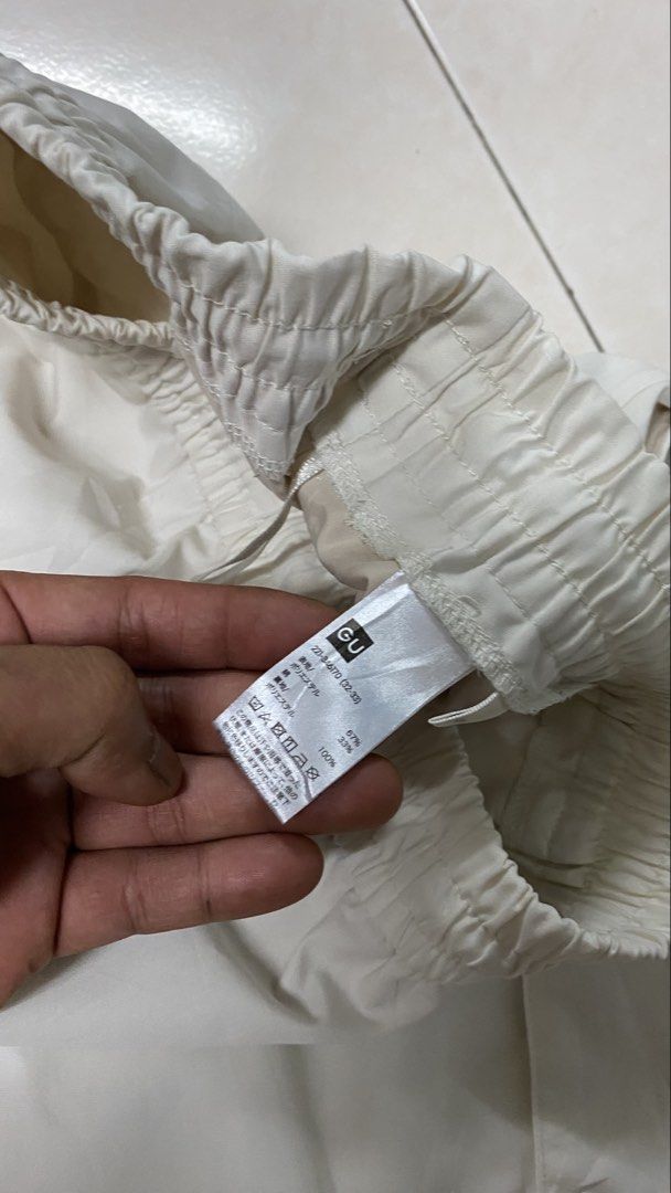 GU PARACHUTE (Category: Trousers) located in Shah Alam. Submitted by fourty5studio (Listing ID 1457546310, Image 3). Description: FIRST COME FIRST SERVE ALL IN GOOD CONDITION W29 L38 P12 B9 C14 W=Waist L=Labuh P=Peha B=Betis C=Cawat.