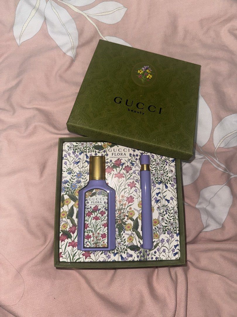 Gucci Flora Gorgeous Magnolia Eau de Parfum Gift Set （分類：健康及美容 - 香水＆香體噴霧）位於 Hong Kong。 由 karinlok 提交（商品編號 1457610467，圖片 1）。簡介： Gucci Flora Gorgeous Magnolia gift set. Includes 50ml Eau de Parfum and 10ml travel spray. Beautiful floral packaging. Great for gifting or personal use. Bought recently.。