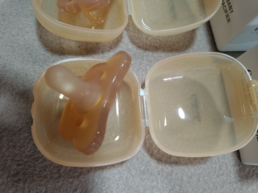 GuliGuli Baby Pacifier with Case (Category: Soothers & Pacifiers) located in Orani. Submitted by mbfb_btn (Listing ID 1457614002, Image 3). Description: - Set of two Gulicola baby pacifiers - Left (tried once) - Right (Brandnew) - Made from safe silicone - Includes individual clear travel cases for hygiene and portability - Ideal for soothing your baby - Easy to clean and store.