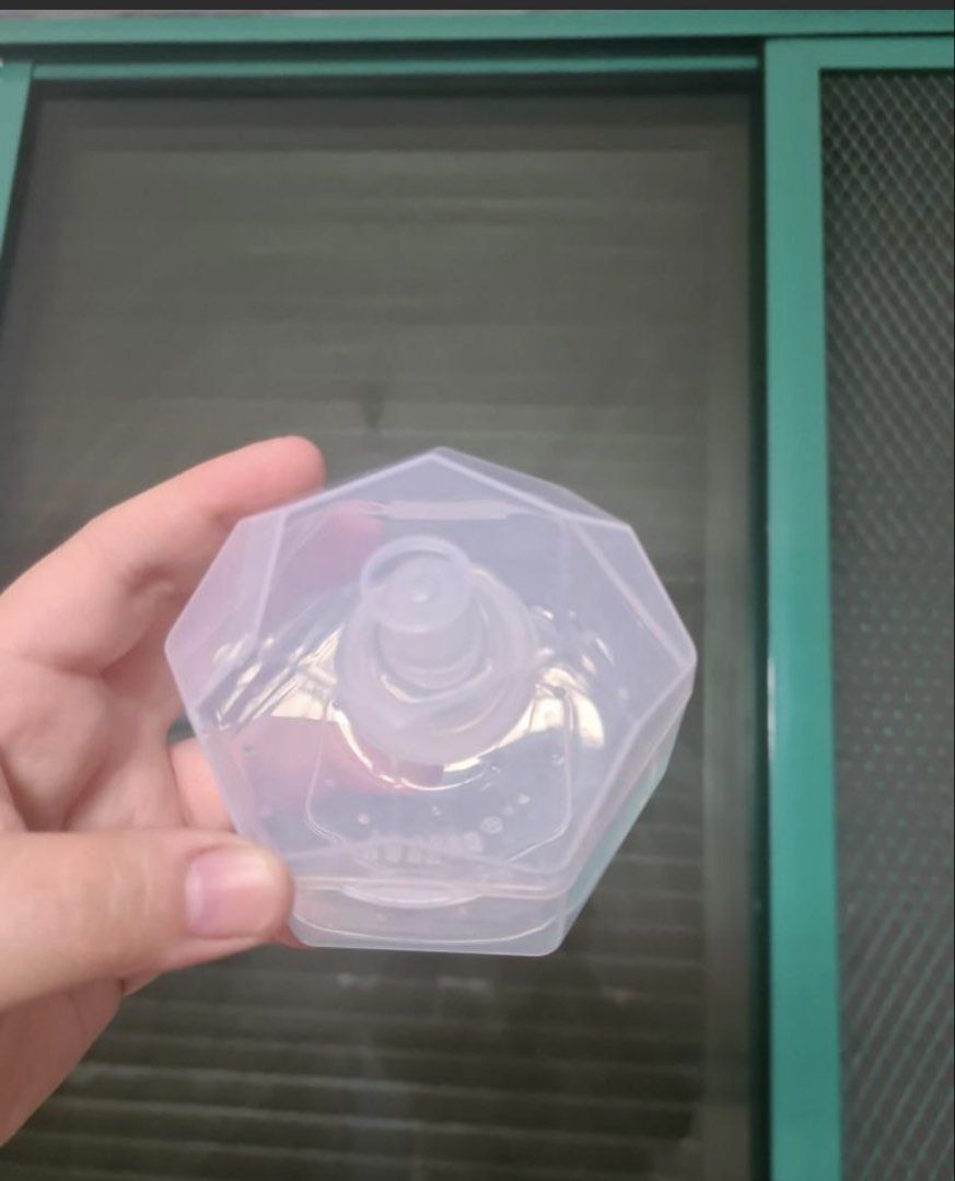 Authentic Haakaa Nipple Shield with Case – Silicone Breastfeeding Nipple Protector (Round Shape) (Category: Breastfeeding & Bottle Feeding) located in Quezon City. Submitted by rachel021 (Listing ID 1457629359, Image 2). Description: Authentic Haakaa silicone nipple shield, (round shape), complete with its original hexagonal storage case. Original price: 1,200 Great for moms dealing with flat/inverted nipples, latch issues, or nipple soreness dur