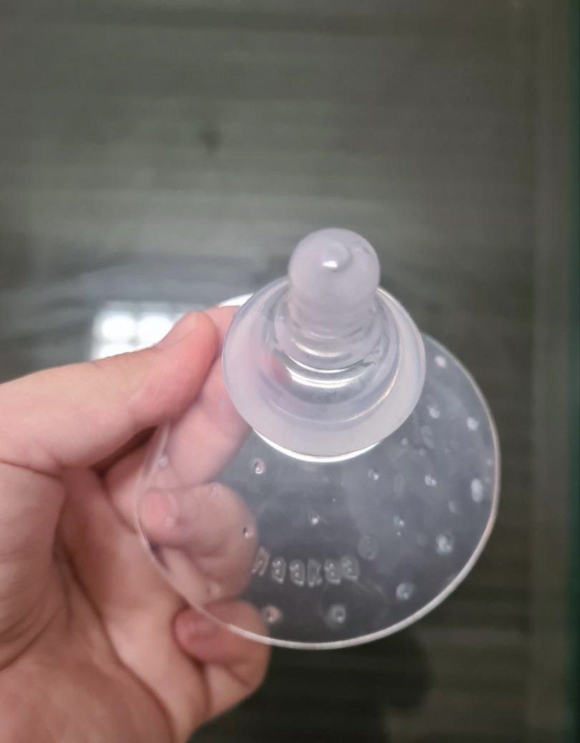 Authentic Haakaa Nipple Shield with Case – Silicone Breastfeeding Nipple Protector (Round Shape) (Category: Breastfeeding & Bottle Feeding) located in Quezon City. Submitted by rachel021 (Listing ID 1457629359, Image 1). Description: Authentic Haakaa silicone nipple shield, (round shape), complete with its original hexagonal storage case. Original price: 1,200 Great for moms dealing with flat/inverted nipples, latch issues, or nipple soreness dur