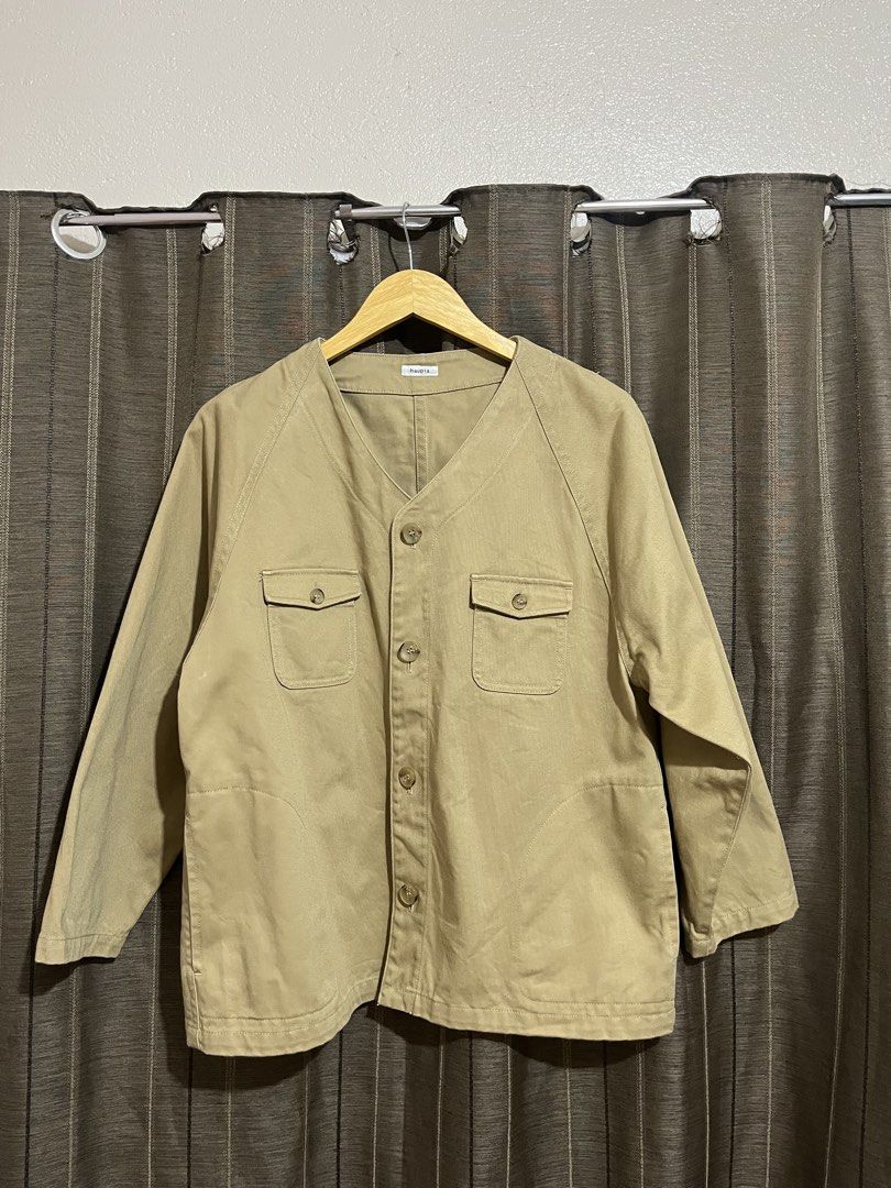 Haupia Beige V-Neck Button-Up Jacket (Category: Activewear) located in Manila. Submitted by kd1999 (Listing ID 1457611014, Image 1). Description: - Beige V-neck jacket by Haupia - Button-up front closure - Two functional chest pockets - Raglan sleeves for a comfortable fit - Simple, classic design - Ideal for layering with various outfits.