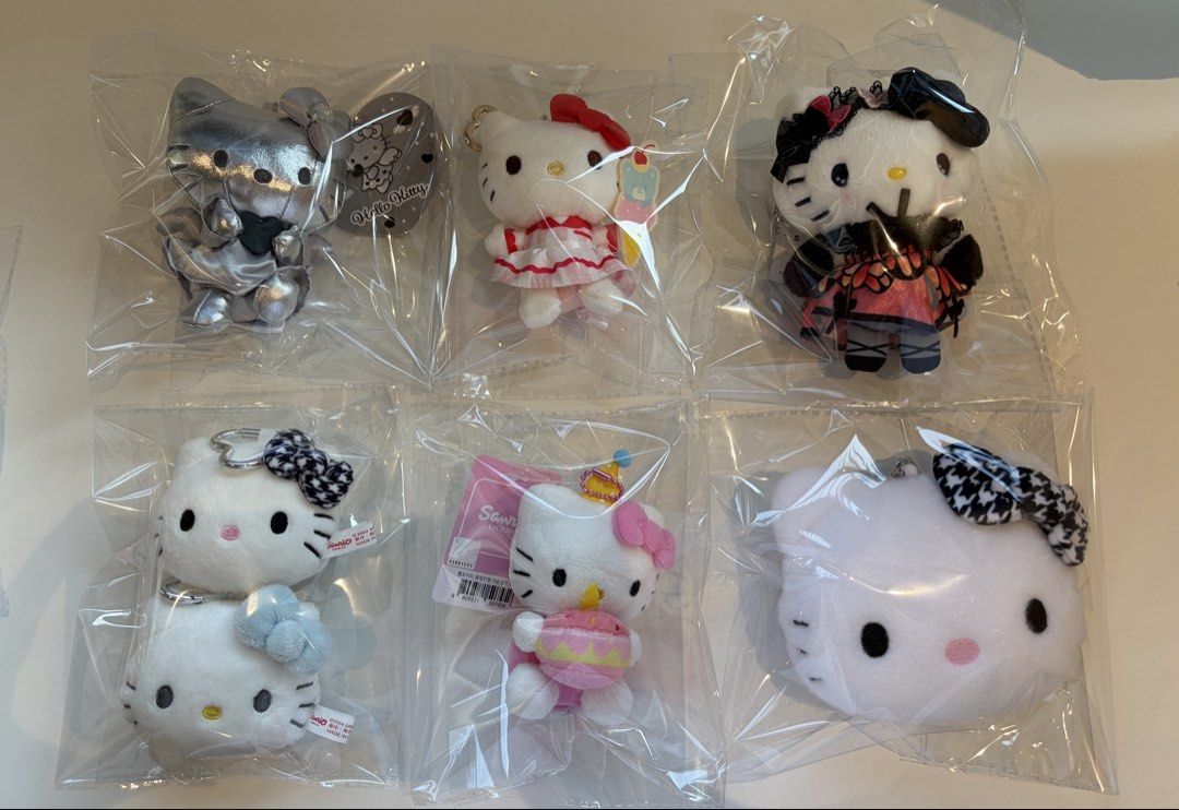 Hello kitty bundle (Category: Character Goods) located in Singapore. Submitted by heyho_hello (Listing ID 1457622187, Image 1). Description: .