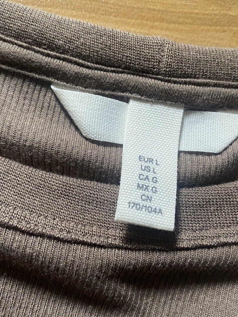 H&M Basic Long Sleeve Top (Category: Longsleeves) located in Caloocan City. Submitted by tinatuna02 (Listing ID 1457620450, Image 2). Description: never nagamit.