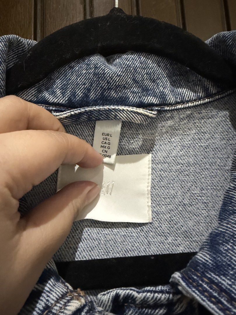 H&M Denim Jacket - Blue - Size L (Category: Coats, Jackets and Outerwear) located in Manila. Submitted by shopkatrina (Listing ID 1457605917, Image 2). Description: Brand: H&M Size: L Color: Light Wash Denim Relaxed/oversized denim jacket with two large front pockets and button closure. Easy everyday layering piece. Approx. measurements: Chest: 24–25” across Length: 22” Please refer to photos for actual condition. P.S. Measurements are taken manu