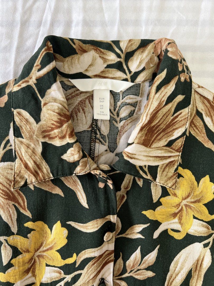 H&M Green floral dress (Category: Dresses) located in Manila. Submitted by cljmd116 (Listing ID 1457529792, Image 3). Description: Bust - 80cm Waist - 70 cm Length - 95 cm.