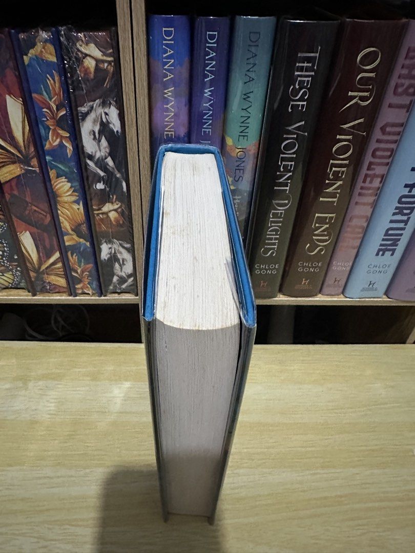 Holly - Stephen King (Used HB) (Category: Storybooks) located in Mabalacat. Submitted by midnightreader11 (Listing ID 1457585126, Image 3). Description: .