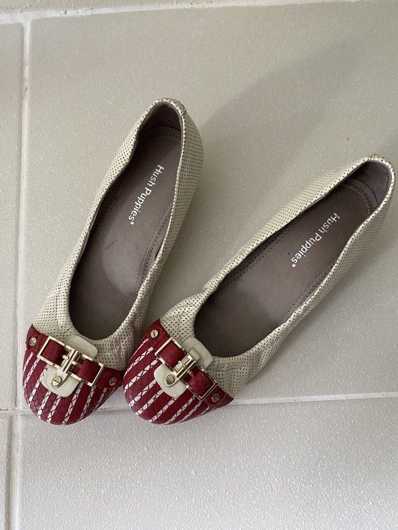 Hush Puppies - Wedge ballet flat sandals (y2k-vintage style) (Category: Flats & Sandals) located in Pasig City. Submitted by mjca29 (Listing ID 1457614836, Image 3). Description: Manage your expectation Pre-loved item Wedge ballet flat style Heels: 1-1.5inches height Size: 23.5cm See last photo for minor dent Fit to slim feet Pasig City SF will shouldered by buyer No meet up (busy sa school and work).