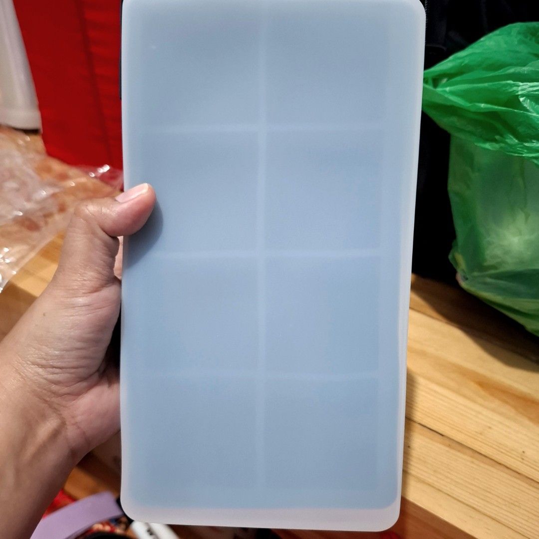 Ice cube Large Silicon Molder Tray (Category: Food Organization & Storage) located in Quezon City. Submitted by an.marie (Listing ID 1457592365, Image 2). Description: Large ice tray with lid. Makes big ice cubes. Silicone material. Easy to use..