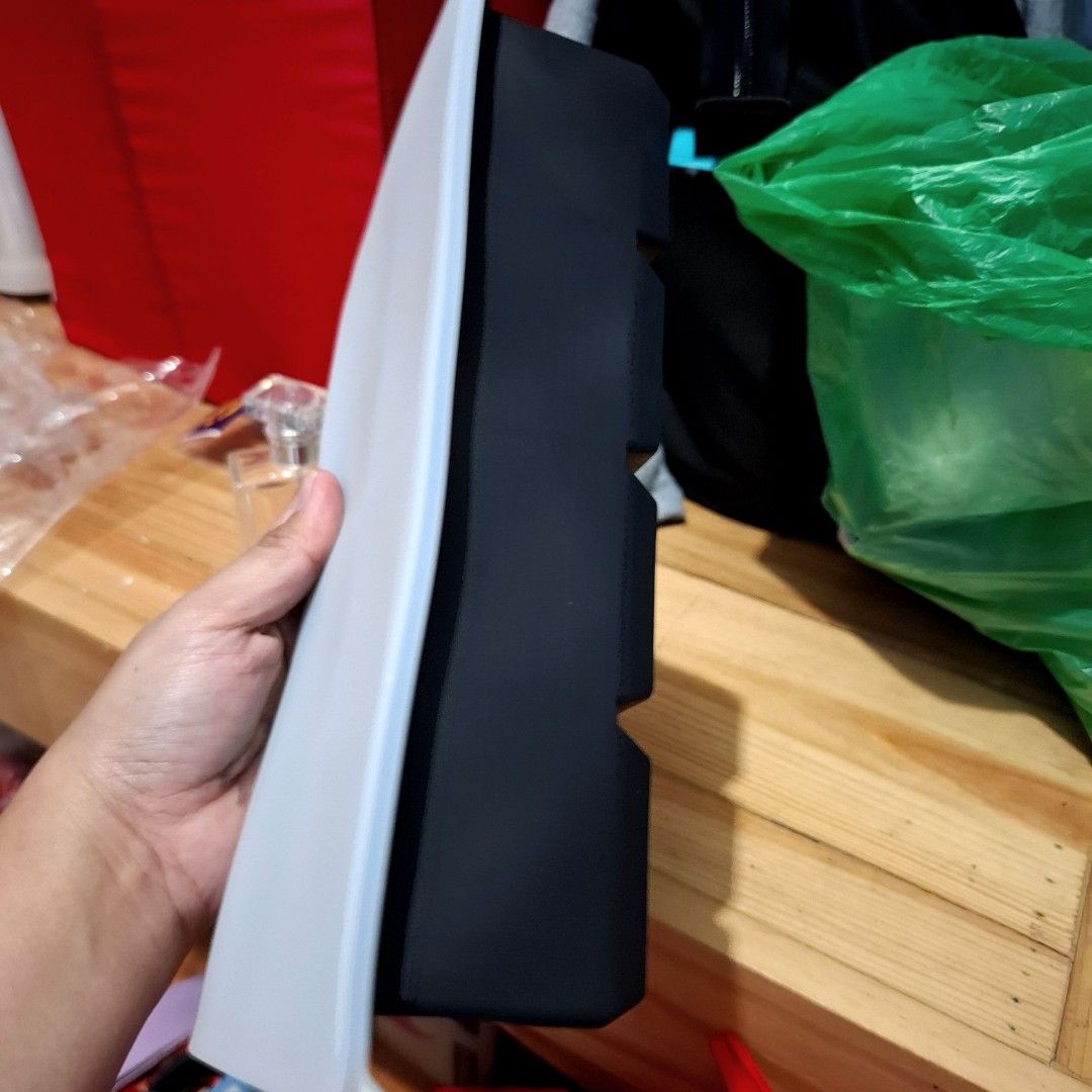 Ice cube Large Silicon Molder Tray (Category: Food Organization & Storage) located in Quezon City. Submitted by an.marie (Listing ID 1457592365, Image 3). Description: Large ice tray with lid. Makes big ice cubes. Silicone material. Easy to use..