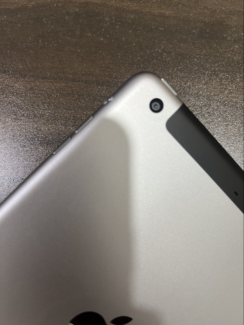 Ipad (Category: iPad) located in Seremban. Submitted by qies00 (Listing ID 1457656564, Image 3). Description: Ipad Mini 3 16gb (Wifi + Cellular) No scratches Reason sell-rarely used Price include delivery (prefer ftf) Nego until letgo.