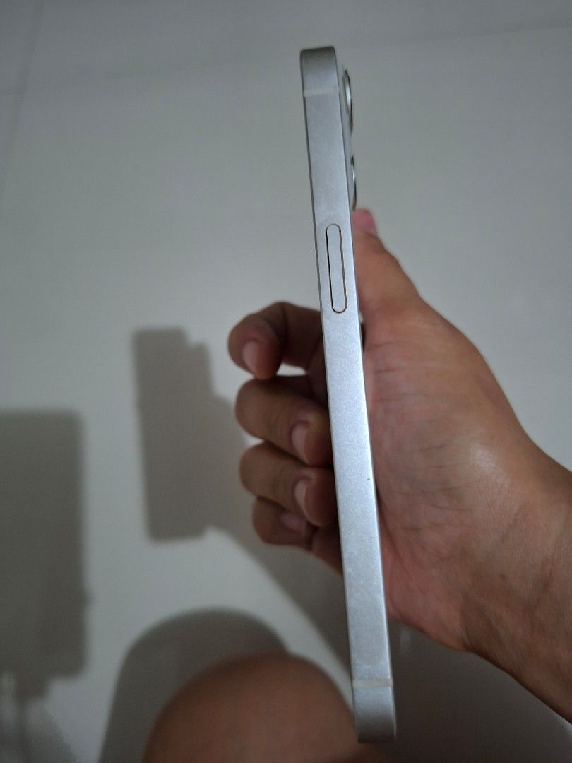 IPHONE 13 STARLIGHT (128GB) (Category: iPhone 13 Series) located in Cavite. Submitted by camyas123 (Listing ID 1457632188, Image 2). Description: FS IPHONE 13 (128GB) Price: 16.5k Iphone 13 Starlight 84% battery health No sim restriction All working ( face id, wifi, cellular data and true tone) never been repaired minor scratches and dent (see photos) INCLUSIONS - original adapter - original cord - case 📍Kawit, Cavite.