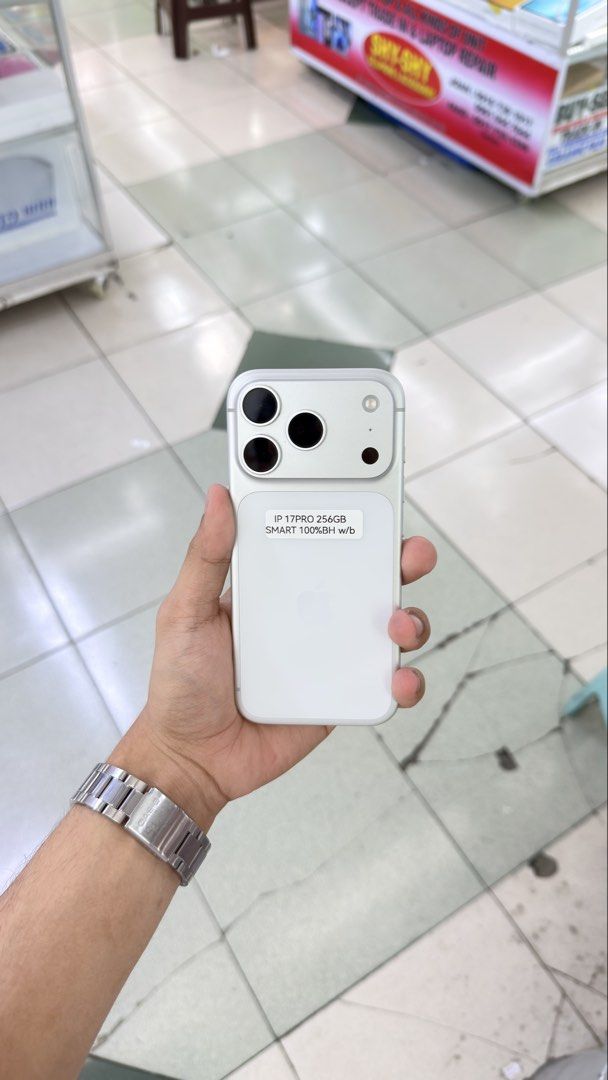 iPhone 17 Pro Smart Locked 256gb 100% BH with box (Category: iPhone 17 Series) located in Manila. Submitted by carimgadgets (Listing ID 1457640822, Image 1). Description: .