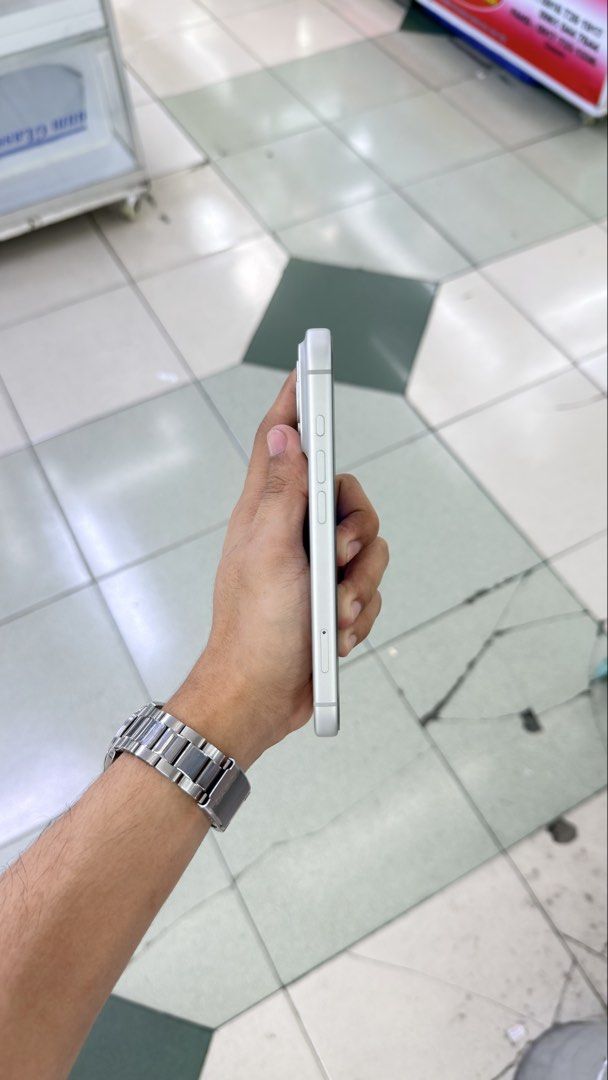 iPhone 17 Pro Smart Locked 256gb 100% BH with box (Category: iPhone 17 Series) located in Manila. Submitted by carimgadgets (Listing ID 1457640822, Image 3). Description: .