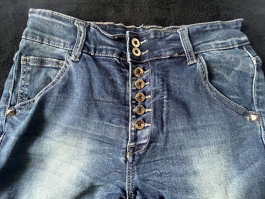 Itamaiska Highwaist (Category: Jeans) located in Manila. Submitted by swift_tiny_treasure (Listing ID 1457549739, Image 2). Description: .