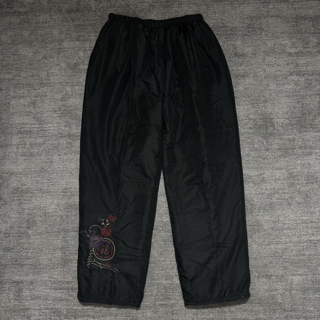 Japan style puffer baggy pants (Category: Activewear) located in San Carlos. Submitted by used.but.not.abused. (Listing ID 1457558355, Image 2). Description: Bottom: puffer with embroidery design japan style puffer baggy pants Waist-max garter: 26-46 Length: 39 Condition: 9/10 Issue: none.