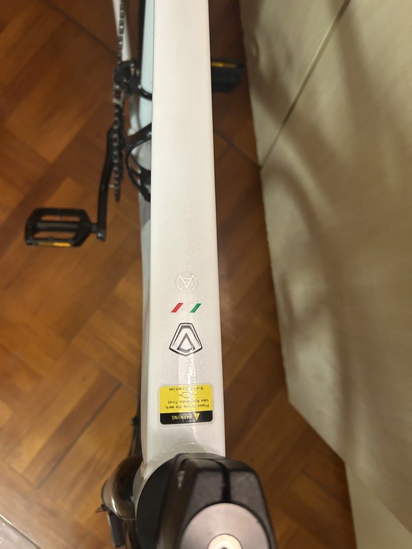 Java公路車 （分類：單車）位於 Hong Kong。 由 gentlelion-66b3 提交（商品編號 1457637307，圖片 3）。簡介： 有點瑕疵單車把需要自己綁帶可講價 。