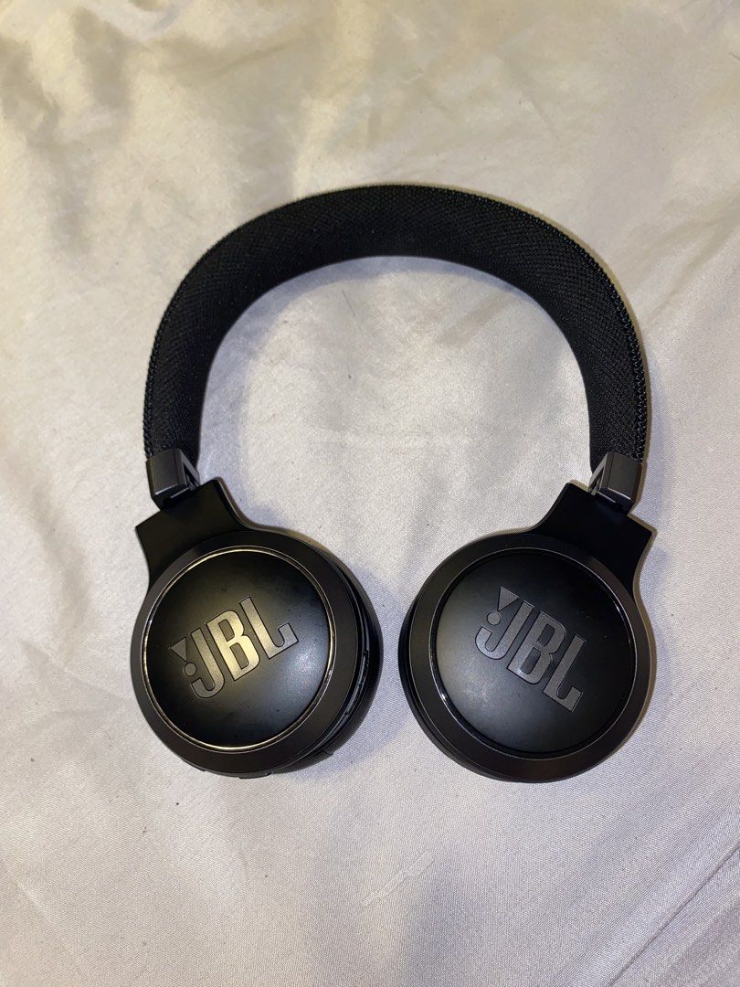 JBL Live 460NC (Category: Headphones & Headsets) located in Quezon City. Submitted by alianassssantos (Listing ID 1457671260, Image 2). Description: • Original JBL Live 460NC • Wireless / Bluetooth • Active Noise Cancelling • Black • Good condition • Clean and working RFS: Seldom used 📍 Shipping available 💬 PM for interested buyers!.