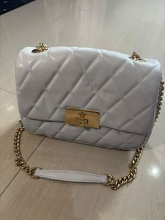 (Category: ) located in . Submitted by preloved_to_loved (Listing ID 1457582688, Image 1). Description: .