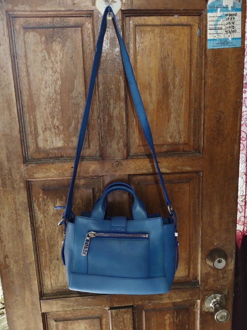 Kenzo Kalifornia Leather Bag (Category: Luxury Bags & Wallets) located in Iloilo. Submitted by branded-boy0422_16 (Listing ID 1457550691, Image 3). Description: W: 12 L: 7 Good as new Color rate Issue last picture : Sign of Usage only Ganda pa sa personal.