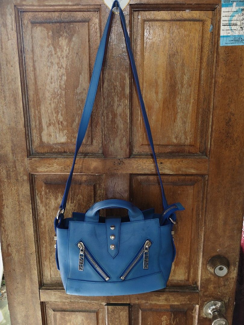 Kenzo Kalifornia Leather Bag (Category: Luxury Bags & Wallets) located in Iloilo. Submitted by branded-boy0422_16 (Listing ID 1457550691, Image 1). Description: W: 12 L: 7 Good as new Color rate Issue last picture : Sign of Usage only Ganda pa sa personal.