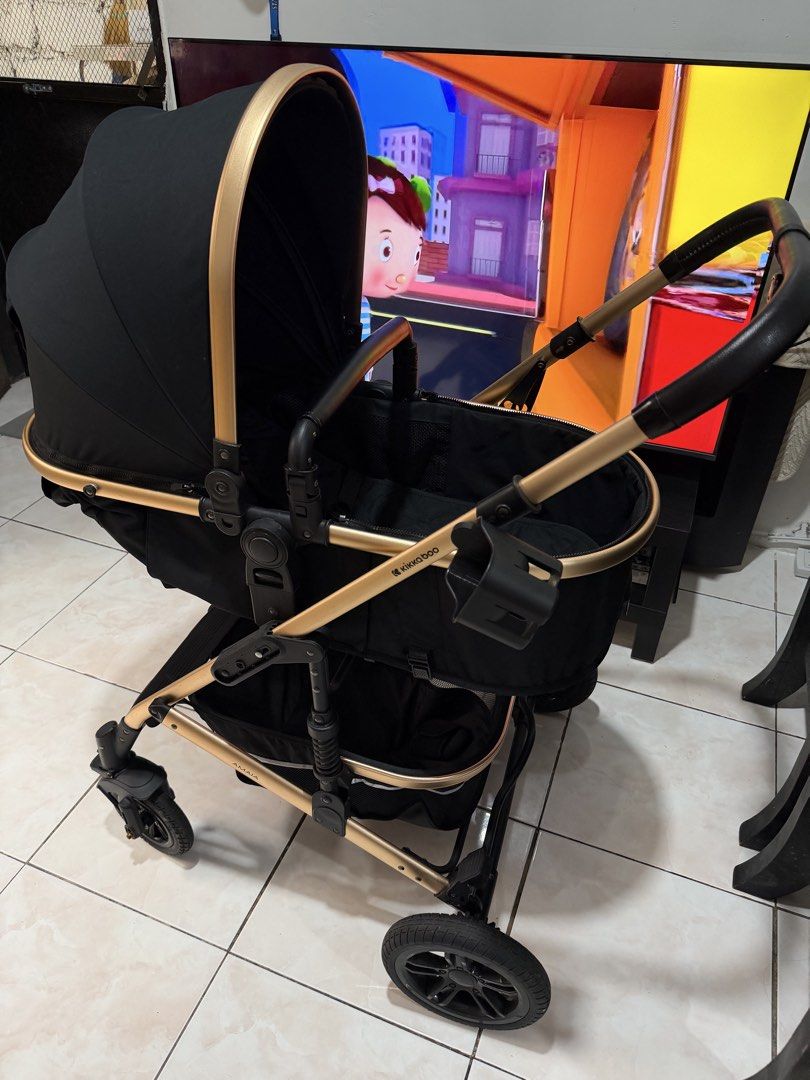 Kinderkood Stroller with Car Seat (Category: Strollers) located in Marikina City. Submitted by sisbasco999 (Listing ID 1457531460, Image 3). Description: - Sleek black stroller with elegant gold accents. - Includes a compatible car seat that easily attaches to the frame. - Convenient storage basket located underneath for essentials. - Built-in cup holder on the handle for your drinks. - Smooth-rolling wheels ensure effortless maneuverability. - P