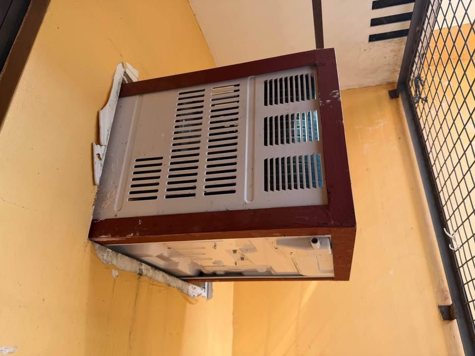Kolin KAG-100WCINV 1HP Window Type Aircon Full DC Inverter with Smart Controller (Category: Air Conditioning and Heating) located in Caloocan City. Submitted by youngcloud.ac4635 (Listing ID 1457524059, Image 3). Description: RUSH MOVING OUT SALE Nominal Capacity: 1.0 hp Cooling Capacity: 10,200 kJ/h (2,600 - 11,400) Power Supply: 1 Ph / 230 V / 60 Hz Input Current: 5.5 A Power Input: 900 watts (220 - 1,100) EER Rating: 11.3 kJ/hW (13.9-10) CSPF 