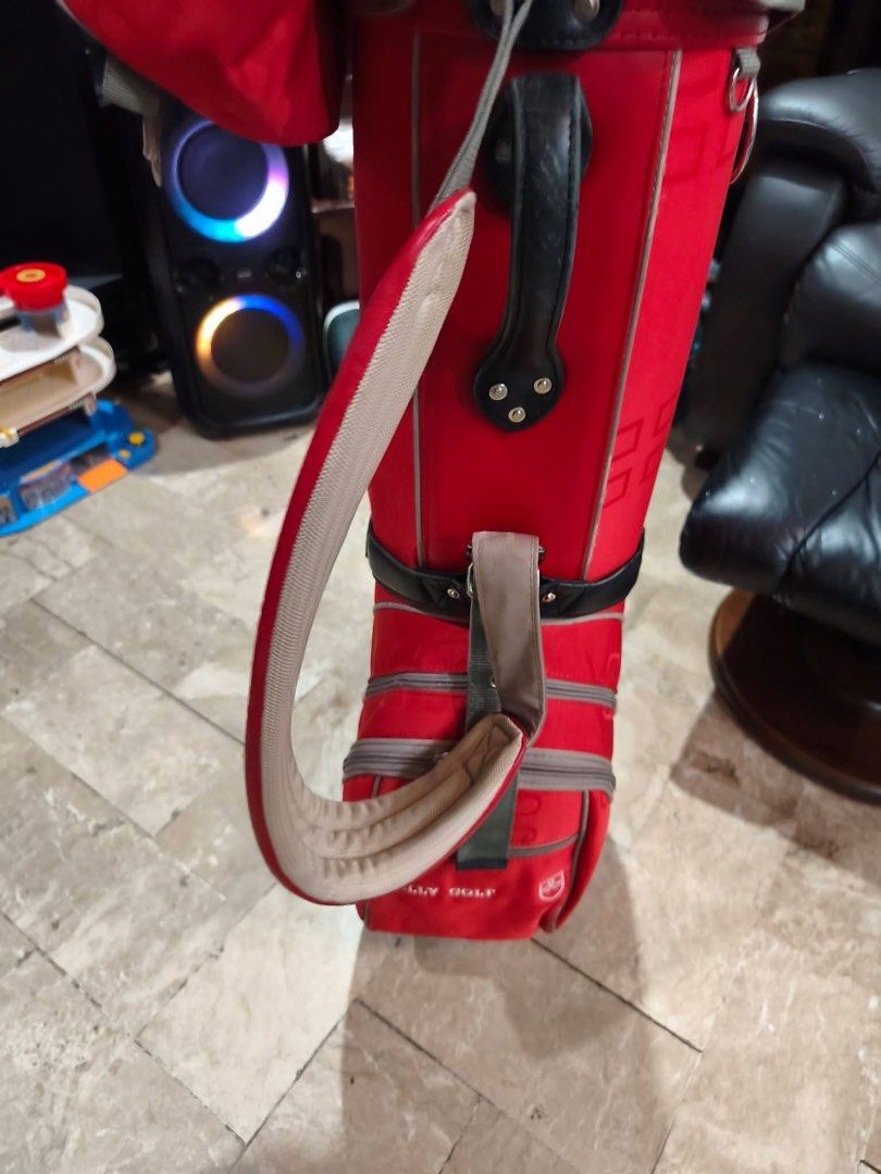 Ladies Bally Golf Bag (Category: Golf) located in Paranaque City. Submitted by chips24 (Listing ID 1457524760, Image 2). Description: Authentic Bally Golf Bag for ladies for only 7.8k pick up Bf Paranaque free shipping within MM.