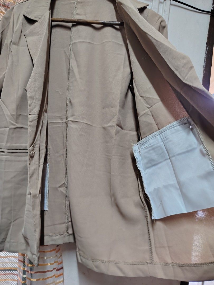 Ladies Beige Blazer Coat Size Large (Category: Coats, Jackets and Outerwear) located in Valenzuela. Submitted by anna.banana10 (Listing ID 1457543068, Image 3). Description: - Stylish beige blazer for women - Single button closure - Two functional front pockets - Fully lined for comfort and a polished look - Versatile: Ideal for both work and casual outfits - Easy to mix and match with your wardrobe.