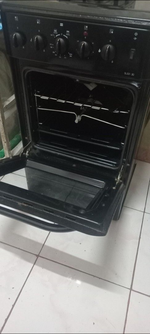 laGERMANIA gas range 50 cm (Category: Ovens & Toasters) located in Quezon City. Submitted by cast04 (Listing ID 1457535880, Image 2). Description: for sale la germania gas range 50 cm model: SL531 30 - 3 gas burner - 1 electric hotplate ( with issue mahina na uminit.ayan madalas gamitin) - 1 gas oven gumagana lahat ng burner.yung oven hindi pa nagamit mula binili. malinis maayos pa yung kaha nya. issue: mahina na mag init yung hotplate 6,000 php 