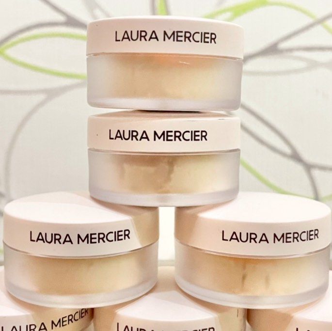 Laura Mercier Translucent Loose Setting Powder ultra blur (Category: Makeup) located in Pasig City. Submitted by deluxuryshop (Listing ID 1457531014, Image 1). Description: - Mini Laura Mercier Setting Powder - Shade: Translucent - Ideal for setting makeup and reducing shine - Perfect for travel or trying out the product - Brand new, sealed, and unused.