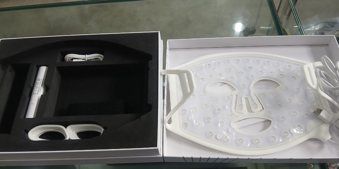 LED LIGHT THERAPHY MASK. CURRENTBODY (Category: Face Care) located in Quezon City. Submitted by AlexaXander (Listing ID 1457598137, Image 3). Description: *LED LIGHT THERAPHY MASK *BRAND: CURRENTBODY/SKIN *WITH ACCESORIES *FOR MORE DETAILS: PLS.CALL OR TEXT CP#: 09081334158.