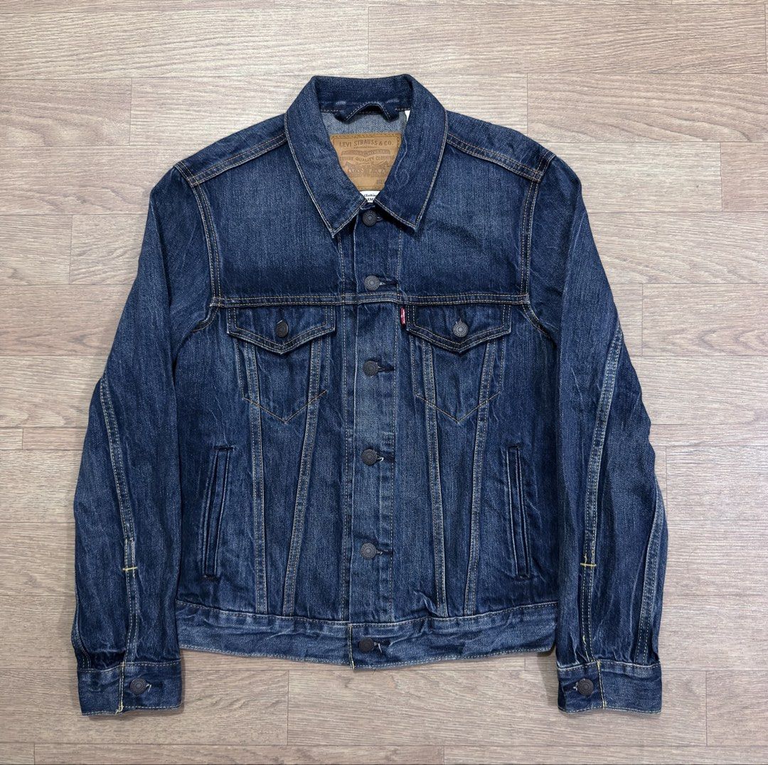 Levis Denim Type 3 Trucker Jacket (Category: Coats, Jackets and Outerwear) located in Imus. Submitted by casterhitz (Listing ID 1457603238, Image 1). Description: XS 19x25 No issue Excellent condition .