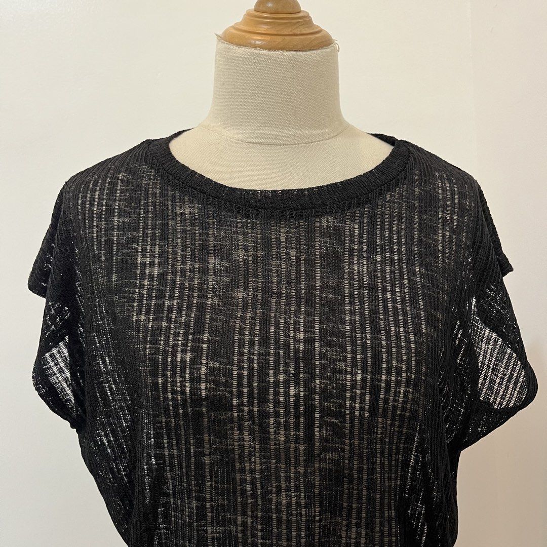 lightweight ribbed mesh top | stretchable, m-xl | cute, grunge, basic, classic, minimalist (Category: Sleeveless) located in Angeles City. Submitted by popsyluvain (Listing ID 1457579640, Image 2). Description: 💗 top measurement 𑣲 bust: 40-50” 𑣲 waist: 36-46” 𑣲 front length (sleeves to hem): 20” 💗 key features 𑣲 elasticity: stretchable 𑣲 closure: none 𑣲 lining: none 💗 conditions & flaws 𑣲 flaws: none 𑣲 note: no “when worn” photos avail
