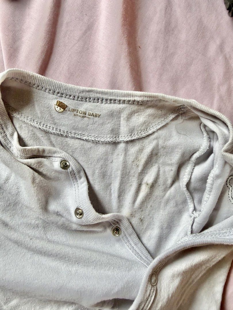 Lipton Baby Grey Pajama Set (Category: Babies & Kids Fashion) located in Manila. Submitted by cjdevera (Listing ID 1457642290, Image 2). Description: - with issue tagulamin (loob ng dami) di man po kita sa labas. See second pic - washed na po nag mantsa lang po talaga dahil nagtagulan po.