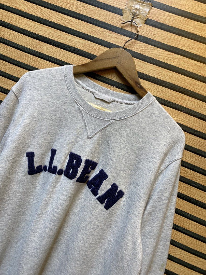 L.L BEAN CLASSIC CREWNECK SWEATSHIRT (Category: Coats, Jackets and Outerwear) located in Makati City. Submitted by drip.poww (Listing ID 1457558687, Image 2). Description: - Authentic L.L BEAN - Color: Gray - Size: XL - Dimes: 25x30 - Authentic - Excellent condition - Need wash, fresh from bale - Material: 100% Cotton Please don’t expect too much—these are thrifted (ukay) items. 😊 !!STILL NEGOTIABLE!!.