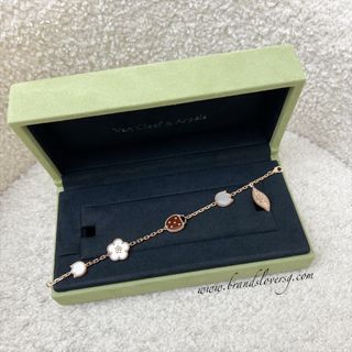 (Category: ) located in . Submitted by brands_lover (Listing ID 1457550796, Image 1). Description: .