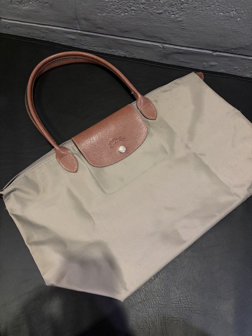 Longchamp & Lacoste Bags (Category: Shoulder Bags) located in Quezon City. Submitted by pinkplup (Listing ID 1457639291, Image 3). Description: Navy LC - ₱500 (unverified) Blue LC - ₱800 (super high quality, might be auth) Lacoste Reversible Tote - ₱800 (unverified) FREE BLACK LC AND BEIGE LC IF TAKING AS SET FOR ₱1600 .