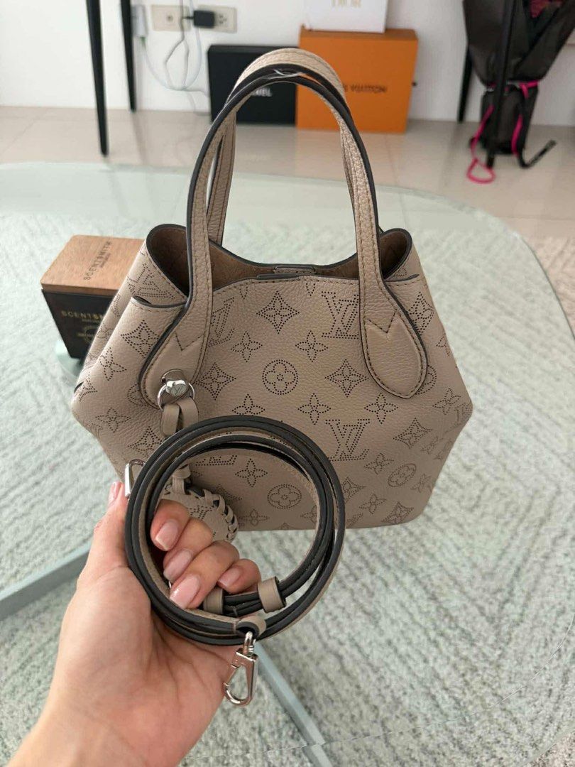 Louis Vuitton Mahina PM Blossom (Category: Luxury Bags & Wallets) located in Makati City. Submitted by joajoa5 (Listing ID 1457629482, Image 3). Description: - Authentic Louis Vuitton Mahina PM Blossom - Retail price: Php 303, 048 - Color: Galet Beige - Material: Mahina perforated calfskin leather - Microfiber lining - Silver-color hardware - Inside removable zipped pocket attached to leather tie - Magnetic clasp closure - Inside hook for a secon