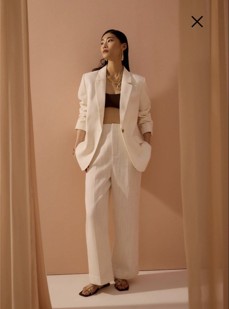 Love Bonito Rachel Blazer Small (Category: Coats, Jackets and Outerwear) located in Quezon City. Submitted by 4seasonshop (Listing ID 1457549565, Image 2). Description: Such a pretty and feminine take on a classic blazer! 🤍 The ruched detailing gives it a more flattering and polished look without feeling too corporate. It’s structured enough to elevate an outfit, but still easy to style with jeans, trousers, or a skirt. I love how it instantly m