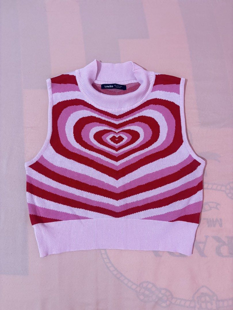 LOVITO PINK & RED HEART KNIT TOP (Category: Sleeveless) located in Batangas. Submitted by nishiaoui_04 (Listing ID 1457670305, Image 2). Description: 💗 PINK & RED HEART KNIT TOP 💗 • Color: Pink / Red / White • Heart-pattern knit design • Sleeveless / cropped fit • Ribbed neckline and hem • Soft and stretchy knit material • Cute for casual, Y2K, coquette, or feminine outfits 🎀 • Easy to pair with jeans, skirts, or shorts 📌 Condition: Good cond