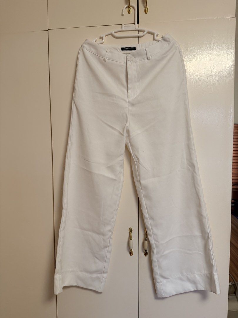 Lovito Women Casual Plain Pocket Pants (Category: Jeans) located in San Fernando. Submitted by ms.mlscloset (Listing ID 1457564080, Image 1). Description: •Purchased in Lovito Official Store •Size: Medium •Worn once only •Original price: 470 •In good condition.