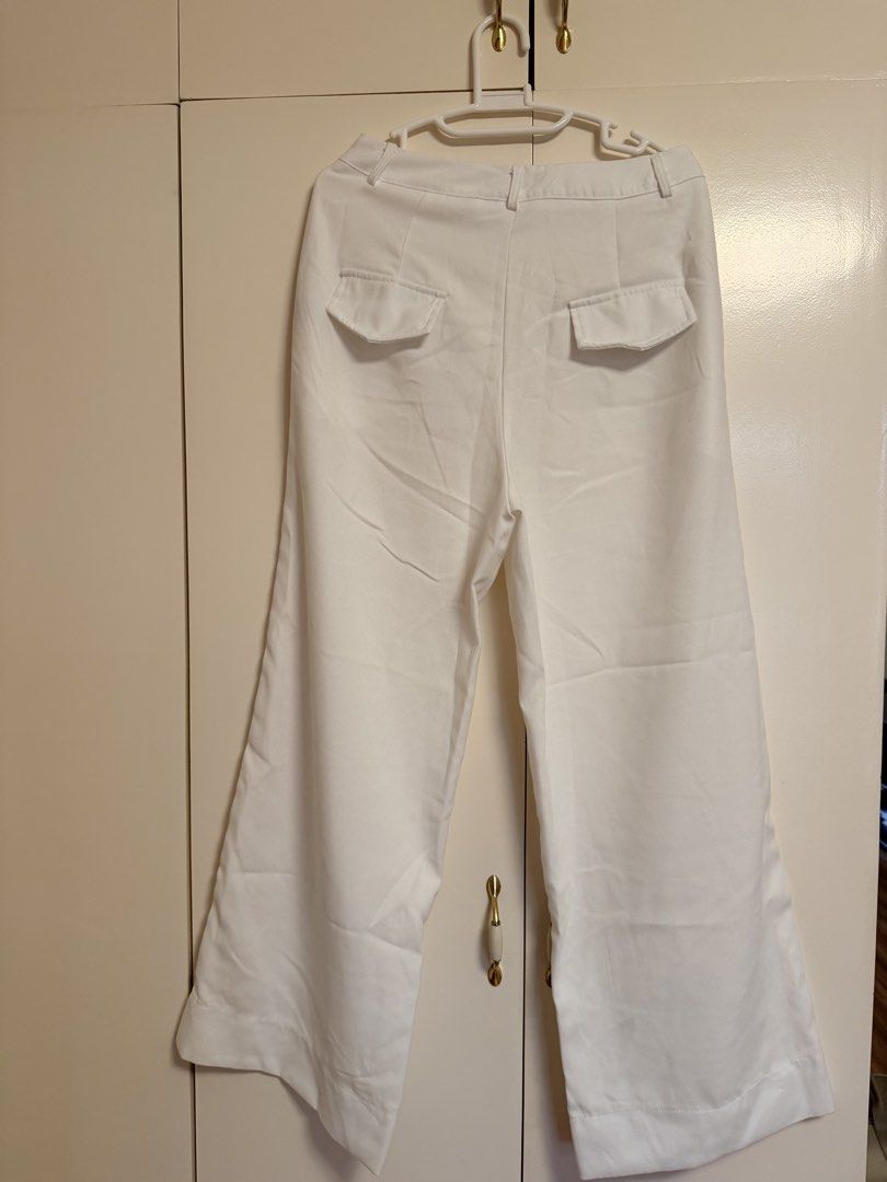 Lovito Women Casual Plain Pocket Pants (Category: Jeans) located in San Fernando. Submitted by ms.mlscloset (Listing ID 1457564080, Image 2). Description: •Purchased in Lovito Official Store •Size: Medium •Worn once only •Original price: 470 •In good condition.